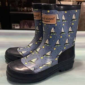 Vineyard Vines Sailboat Pattern kids Rain Boots size 3 very good condition